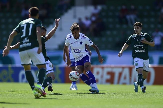 Fotos do jogo entre Guarani e Cruzeiro, no Brinco de Ouro, em Campinas, pela 17 rodada da Srie B do Campeonato Brasileiro