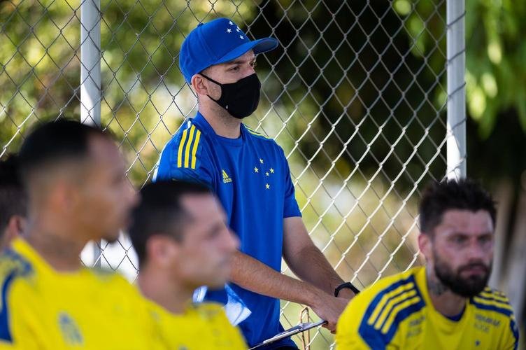 Cruzeiro empatou por 1 a 1 com o Boavista-RJ em jogo-treino realizado neste sbado (22/5), na Toca da Raposa II. Rafael Sobis marcou o gol celeste, enquanto Douglas Pedroso fez para a equipe do Rio de Janeiro.