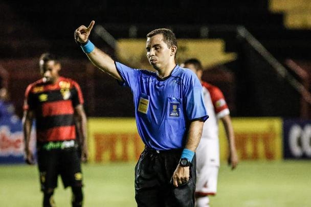 No segundo tempo, o Sport ainda ampliou o placar com Jean Patrick. Porém, com a expulsão do capitão Sander, o Imperatriz tomou a iniciativa do jogo e chegou ao empate com dois gols de Cesinha.