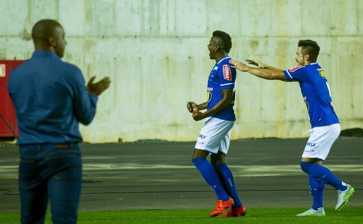 20/01/2016 - Rio Branco 0 x 2 Cruzeiro - Amistoso - Marcos Vincius marcou o primeiro gol celeste em 2016