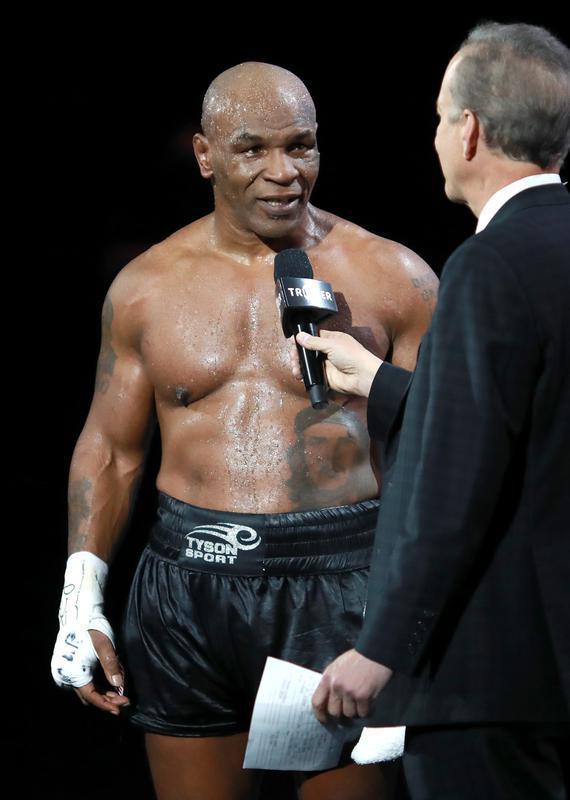 Fotos do retorno de Mike Tyson aos ringues