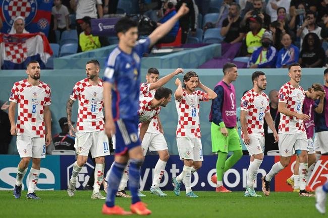 Lances da partida entre Japo e Crocia, pelas oitavas de final da Copa do Mundo.