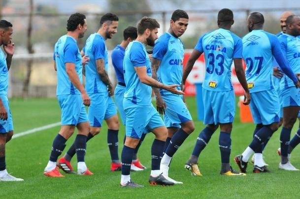 Cruzeiro iniciou preparao para clssico contra o Atltico com reservas em campo na Toca da Raposa II