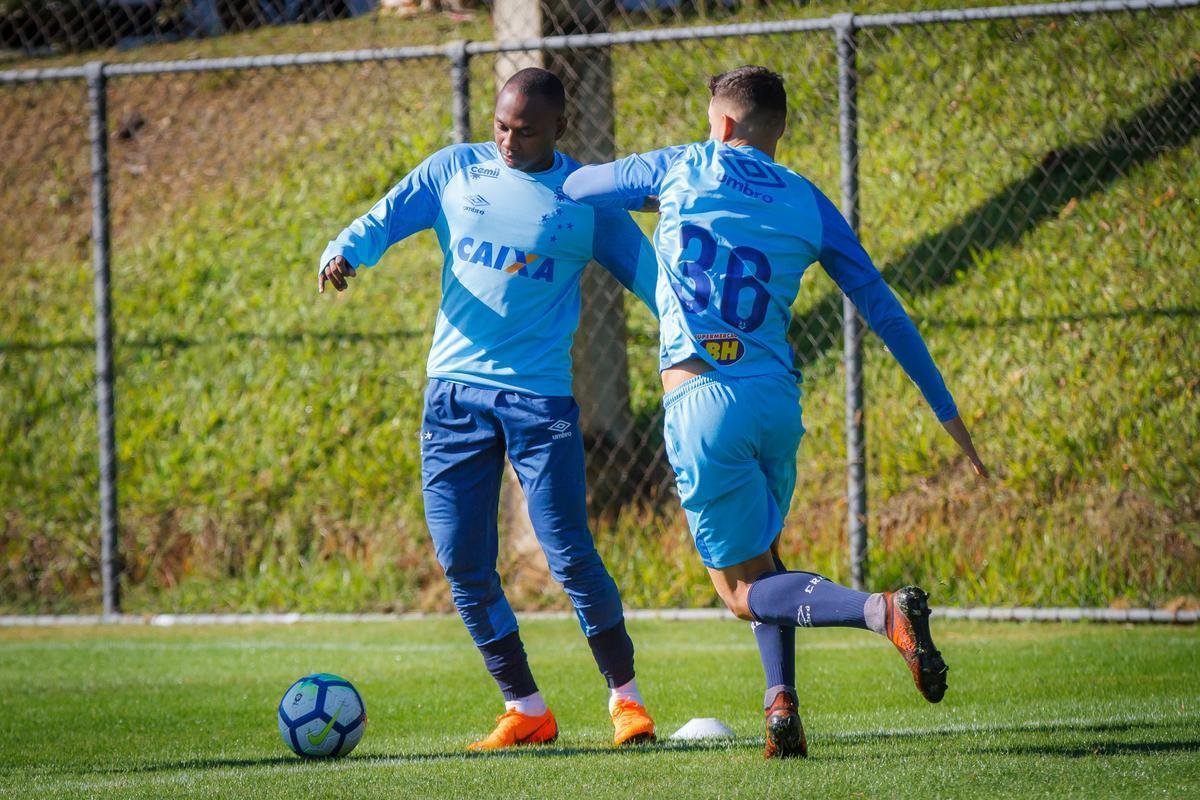 Imagens do ltimo treino do Cruzeiro antes do jogo contra o Cear, pelo Campeonato Brasileiro