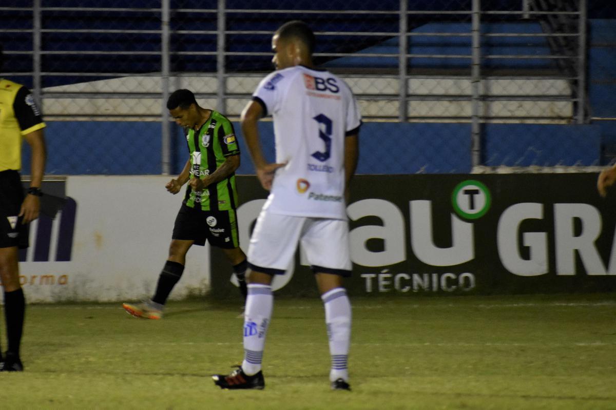 Com gols de Diego Ferreira, Rickson e Vito, Amrica venceu a URT por 3 a 0, nesta quarta-feira, em Patos de Minas, e terminou primeira fase do Mineiro em segundo lugar. Adversrio na semifinal ser o Atltico.