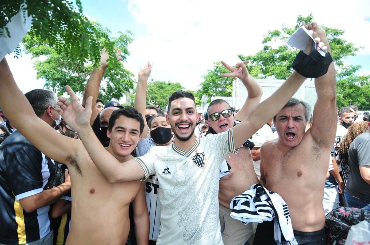 Torcida do Atltico chegou animada ao Mineiro para o jogo da taa, contra o RB Bragantino. Dia de festejar com o time o ttulo do Campeonato Brasileiro de 2021