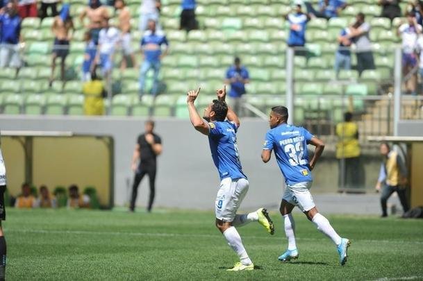 Lances da partida entre Cruzeiro e Grmio, no Independncia, pela 18 rodada do Campeonato Brasileiro