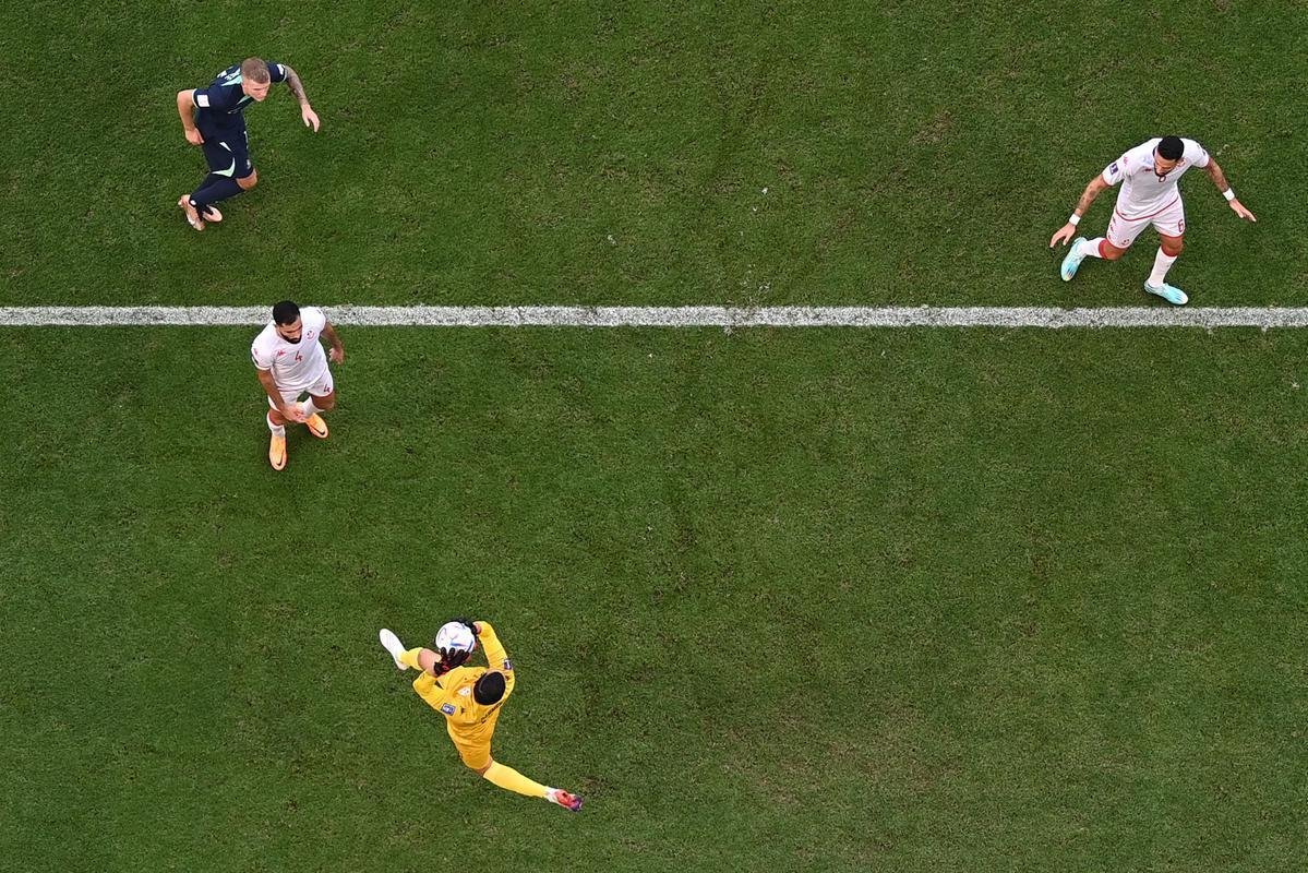 Mitchell Duke marcou o gol da Austrlia sobre a Tunsia em jogo pela segunda rodada do Grupo D da Copa do Mundo