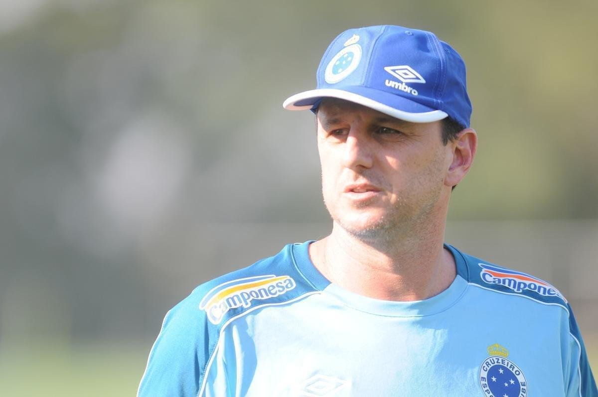 Rogrio Ceni foi anunciado em agosto de 2019 aps demisso de Mano Menezes. Ficou apenas oito jogos no clube (duas vitrias, dois empates e quatro derrotas).