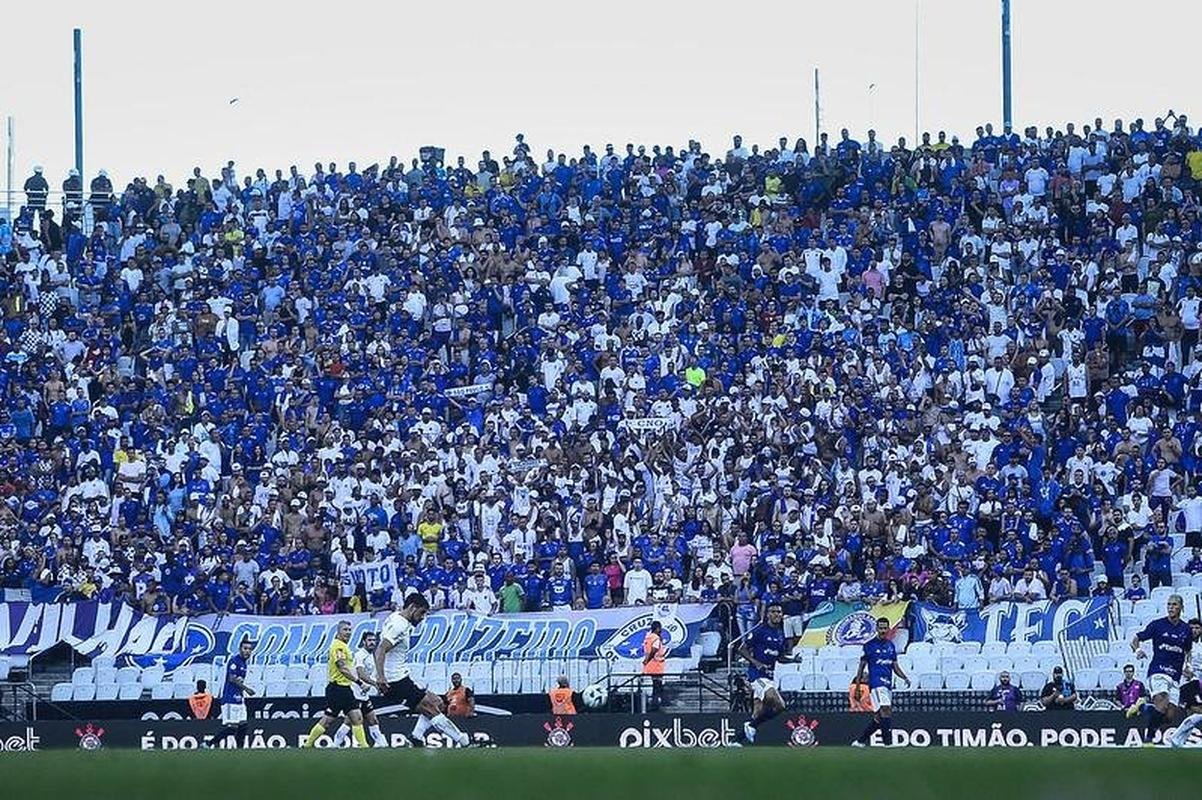 Pela primeira rodada do Campeonato Brasileiro, Corinthians e Cruzeiro se enfrentam na Neo Qumica Arena, em So Paulo
