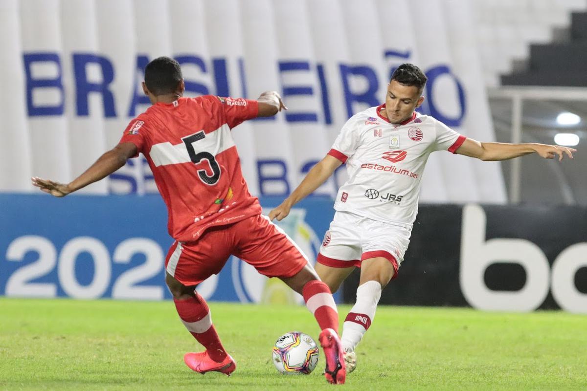 Partida marcou a estreia do tcnico Hlio do Anjos no time alvirrubro