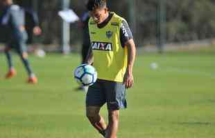 Elenco atleticano fez trabalho ttico orientado por Larghi antes de jogo-treino contra o Coimbra