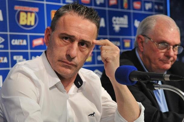 Portugus Paulo Bento foi apresentado nesta segunda-feira como novo treinador do Cruzeiro