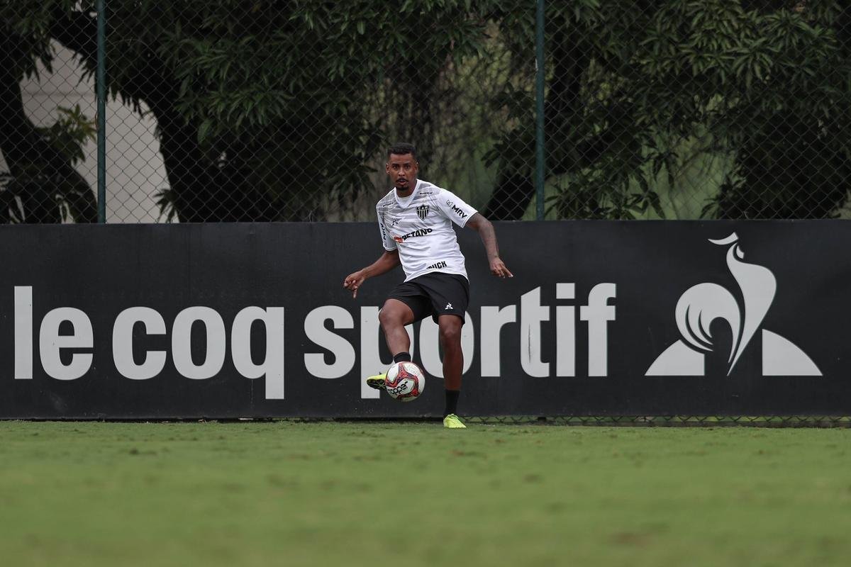 Fotos do treino do Atltico neste sbado, o ltimo de Victor no clube