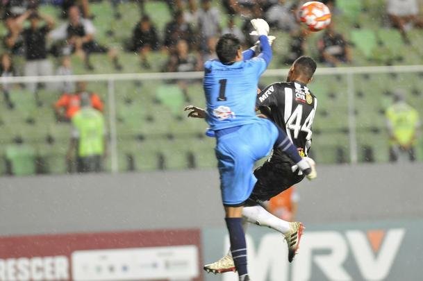 Em noite chuvosa no Independncia, reservas do Atltico batem o Tupi por 2 a 0