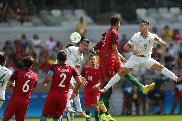 Portugal e Arglia empataram por 1 a 1 no Mineiro. Resultado fez os lusitanos avanarem s quartas de final em primeiro. Honduras passou em segundo. Surpreendentemente, Argentina est eliminada dos Jogos do Rio j na primeira fase do futebol masculino 