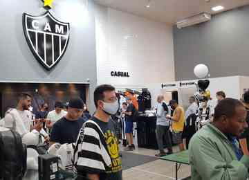 Dia 1° de julho teve movimento intenso de torcedores atleticanos nas lojas do Galo espalhadas por Belo Horizonte; coleção já é sucesso de vendas