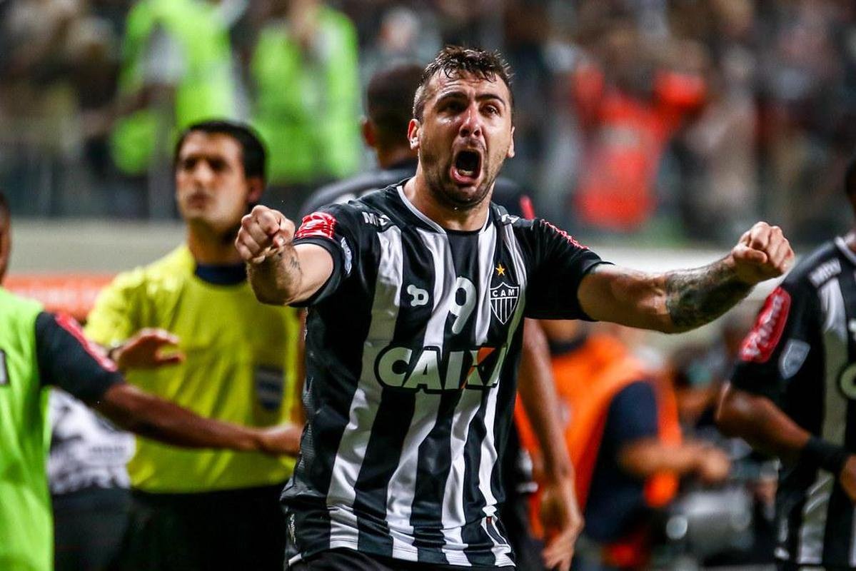 Copa Libertadores de 2016: Atltico 2 x 1 Racing - Depois do empate sem gols na Argentina, o Galo precisava da vitria no Independncia. E ela veio, com show de Lucas Pratto, que deu assistncia para gol de Carlos e marcou de cabea para garantir a classificao - no jogo ele fez de tudo, inclusive desperdiar um pnalti, e saiu ovacionado do Horto.