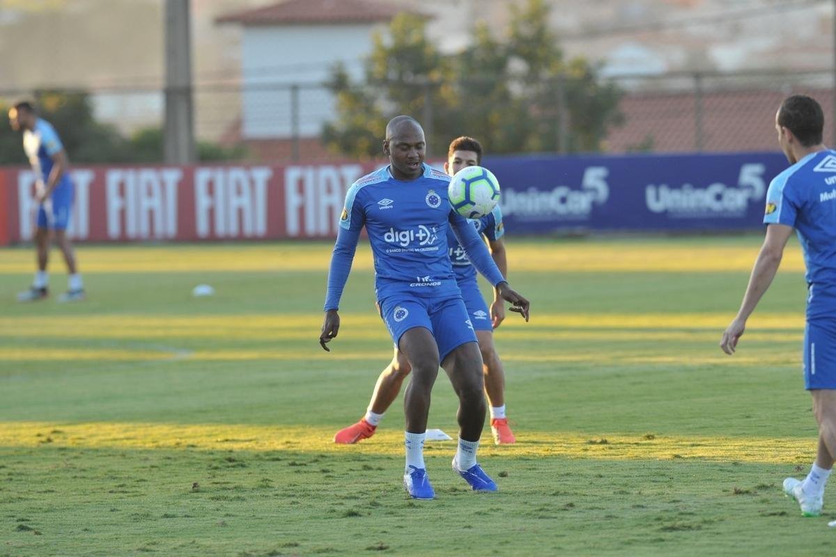 Sass: atacante, 25 anos, cinco jogos