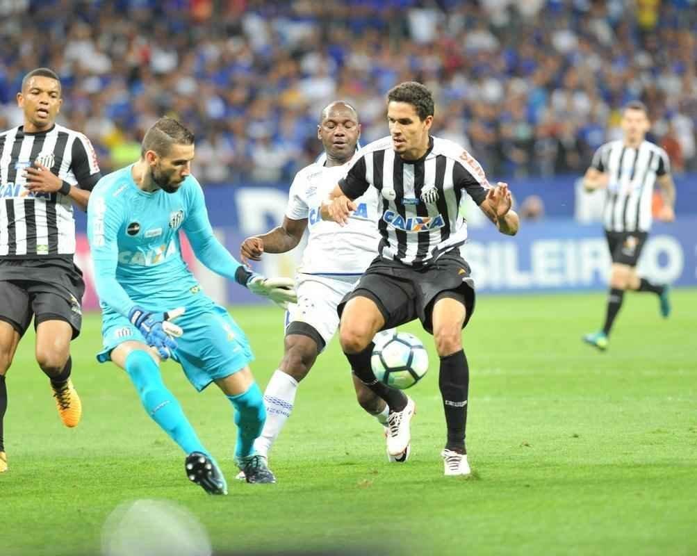 Imagens da torcida e da partida entre Cruzeiro e Santos, no Mineiro