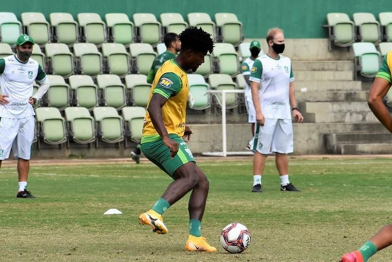 Amrica treinou no CT Lanna Drumond, na manh desta quarta-feira (28), visando o clssico contra o Cruzeiro no prximo domingo.