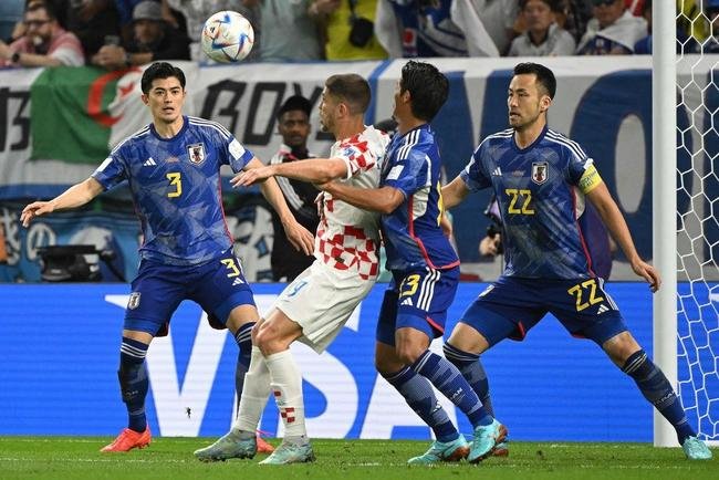 Lances da partida entre Japo e Crocia, pelas oitavas de final da Copa do Mundo.