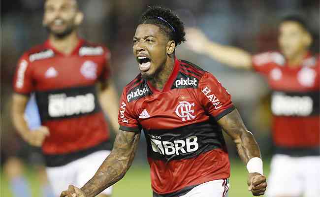 Um dos estreantes da noite, Marinho abriu o placar para o Flamengo em Volta Redonda