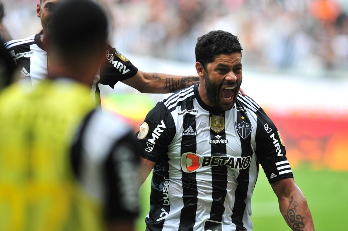 Fotos do segundo gol de Hulk, do Atltico, sobre o Fluminense em jogo no Mineiro pela 30 rodada do Brasileiro. Ele marcou em cobrana de pnalti