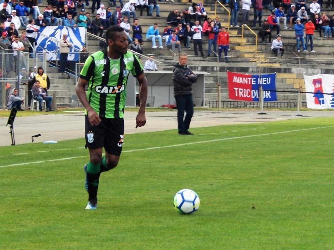 Amrica perde para o Paran Clube, em Curitiba: veja imagens da partida no Durival de Britto