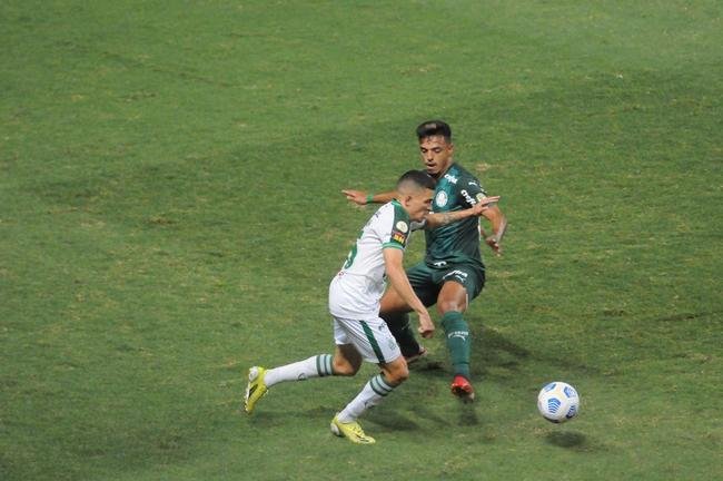 Na etapa final, Amrica desperdiou pnalti cobrado por Felipe Azevedo, mas conseguiu o empate em golao de Patric