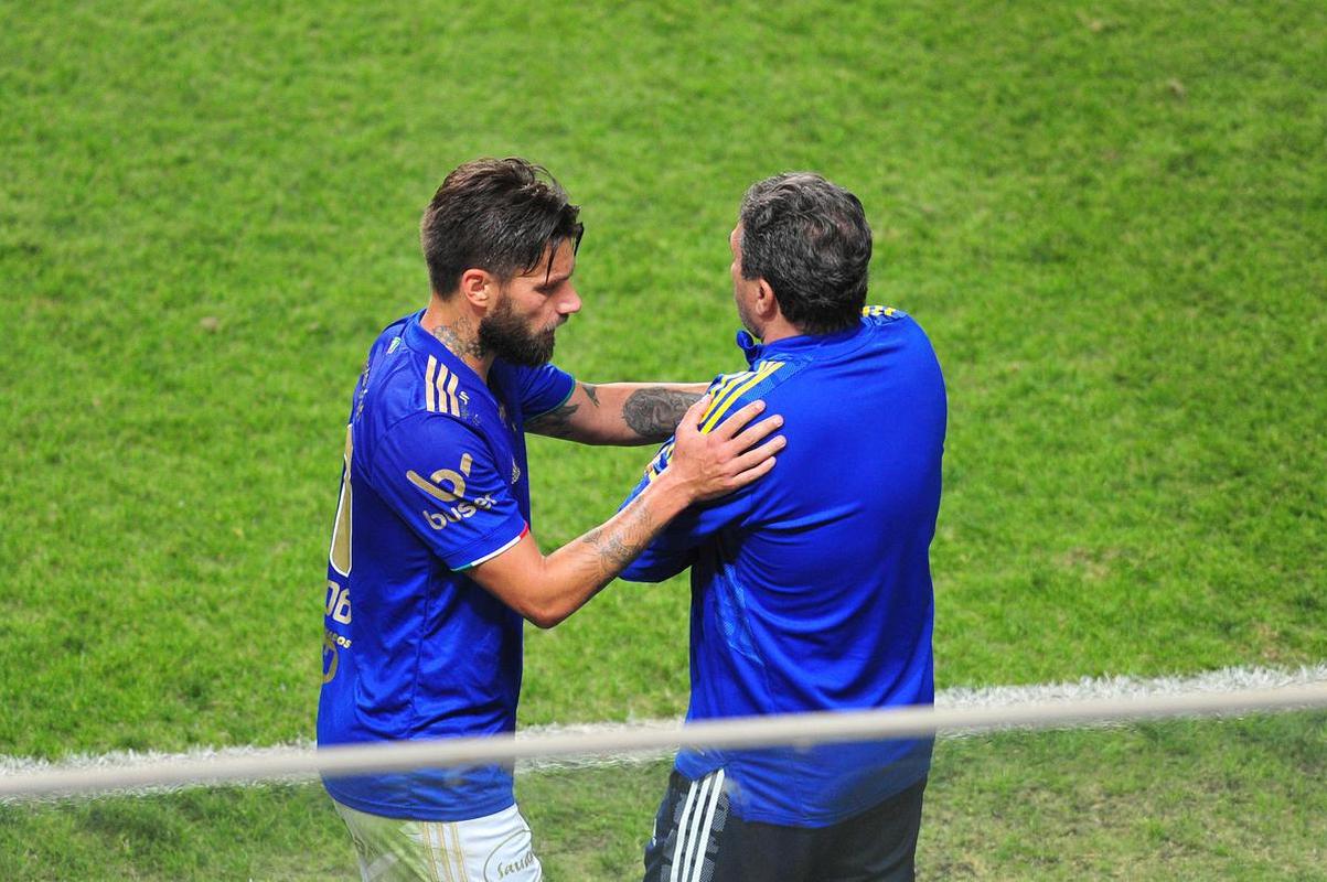 Fotos do duelo entre Cruzeiro e Vitria, no Independncia, em Belo Horizonte, pela 17 rodada da Srie B do Campeonato Brasileiro