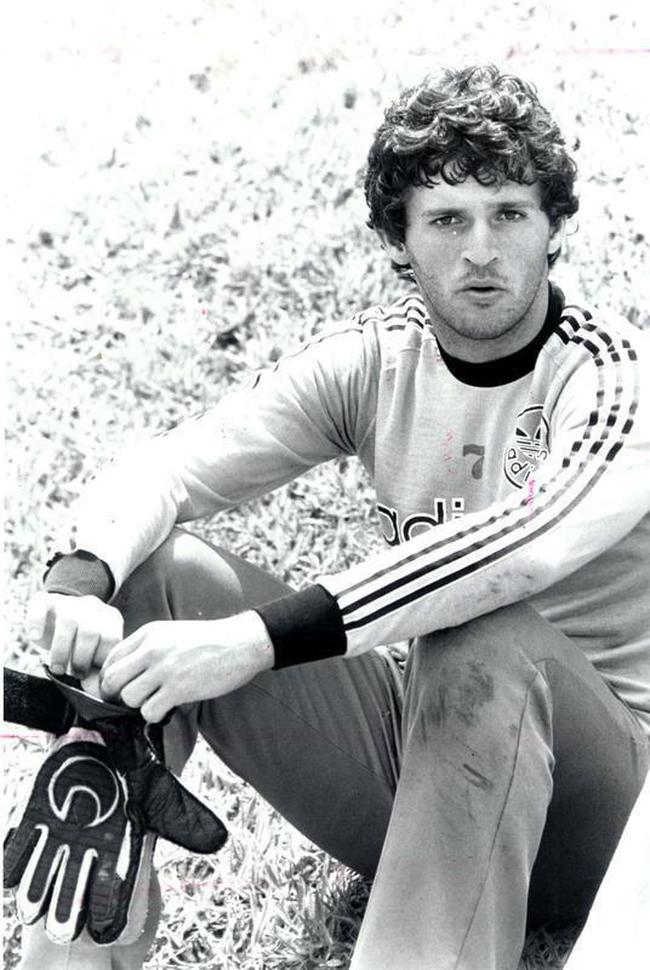 Welington Fajardo defendeu o Cruzeiro de 1986 a 1988, jogou 80 partidas e foi campeo mineiro de 1987. Ele tambm integrou o elenco vice-campeo da Supercopa de 1988.