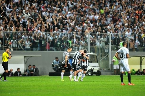 Galo deslanchou no segundo tempo com gols de Fbio Santos, de pnalti, e Vinicius