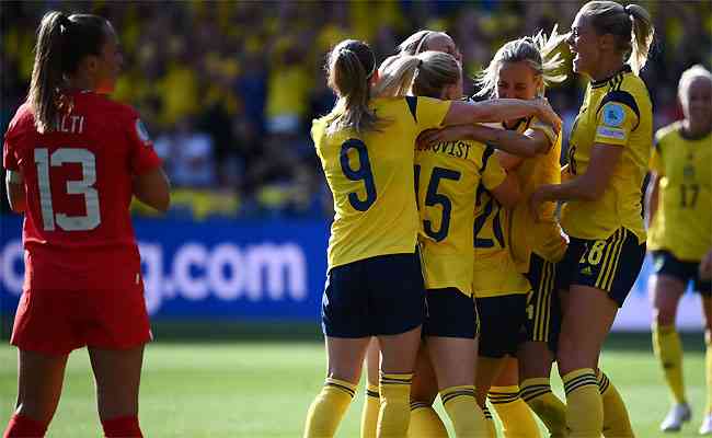 Suecas comemoram diante da Suíça: classificação encaminhada no Grupo C