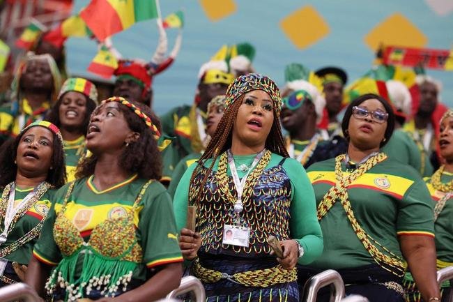 Torcida coloriu o Est�dio Al Bayt, no Catar, para acompanhar a partida entre Inglaterra e Senegal