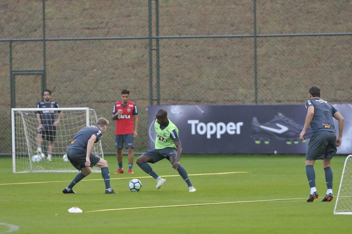 Yimmi Char, David Terans e Denlson participaram do treino em campo pela primeira vez