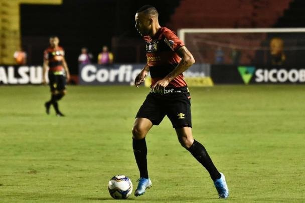 De virada e com gols de Hernane e Guilherme, o Sport reencontrou o caminho das vitórias, diante do Paraná, na Ilha do Retiro, pela 31ª rodada da Série B