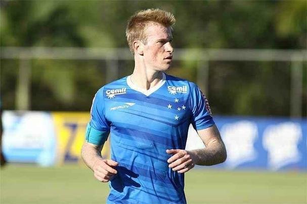 Douglas Grolli (zagueiro) - embora seja considerado um jogador com grande valor de mercado, fez apenas trs jogos pelo Cruzeiro. 