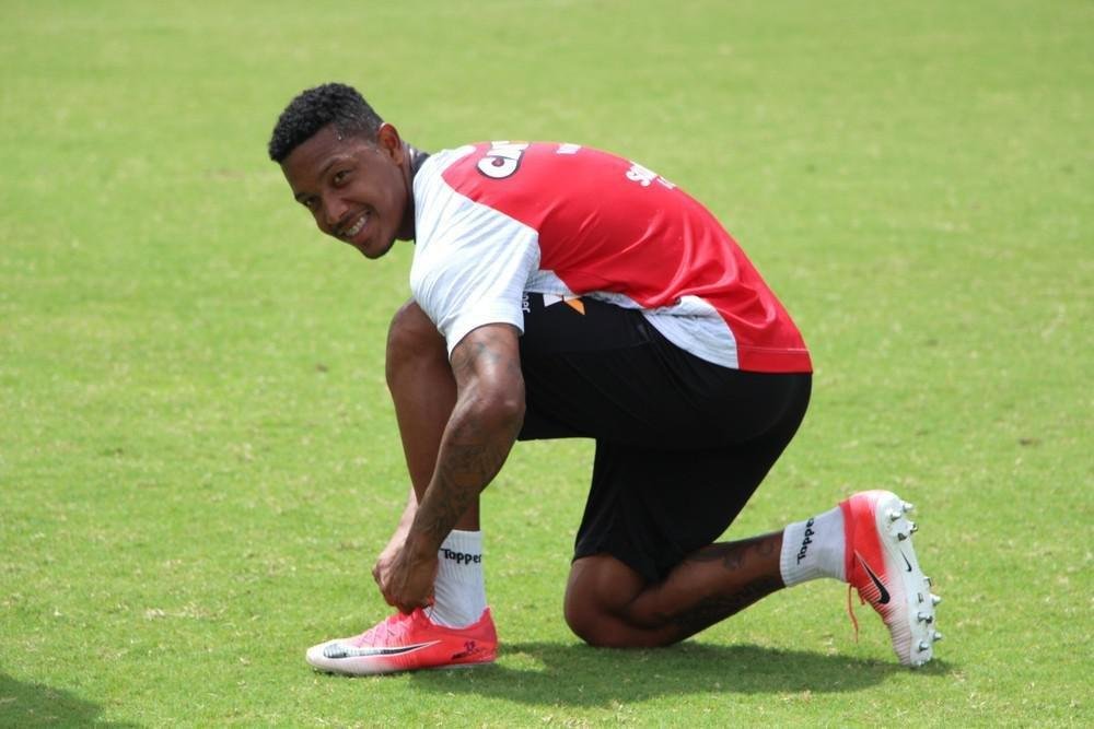 David - disputou a Srie B de 2015 pelo Vitria, clube que o revelou. Em 24 jogos, marcou dois gols - nos triunfos sobre Paran, por 1 a 0 (12 rodada), e Mogi Mirim, por 4 a 1 (26 rodada). A equipe subiu  elite nacional na terceira colocao, com 66 pontos em 38 rodadas.