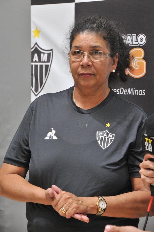Jogo festivo e solidrio reuniu craques do futsal mineiro em BH