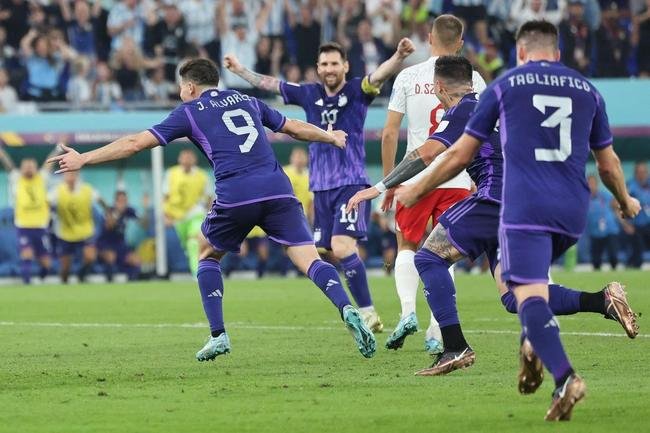 Julin lvarez marcou o segundo gol da Argentina sobre a Polnia no Estdio 974, em duelo pelo Grupo C da Copa do Mundo