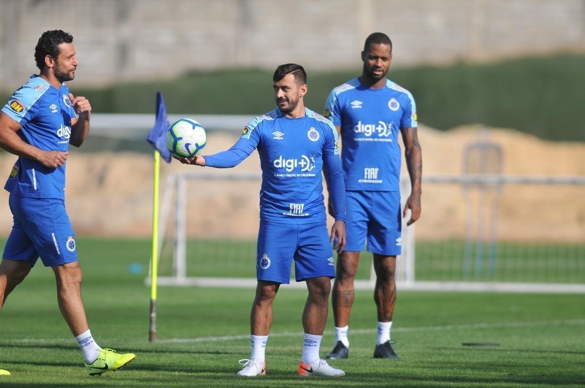 Fotos do segundo dia de trabalho do tcnico Rogrio Ceni no Cruzeiro