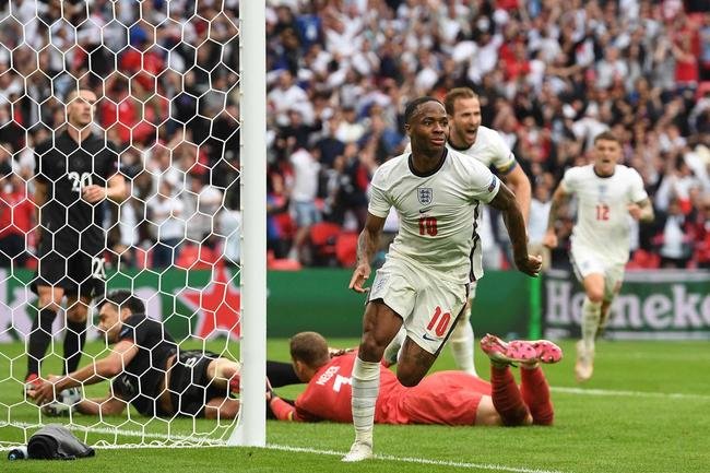 Fotos do gol de Sterling, da Inglaterra, sobre a Alemanha, em Wembley. Ingleses venceram por 2 a 0 e avan�aram �s quartas de final da Eurocopa