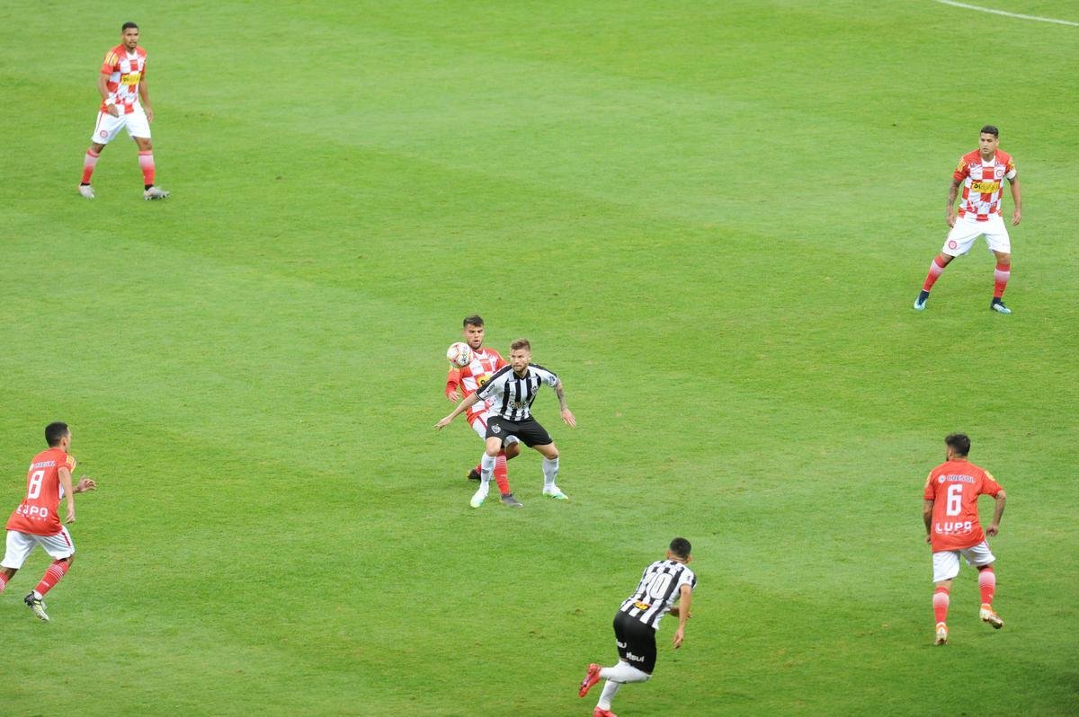 Fotos do primeiro jogo da deciso do Campeonato Mineiro, entre Atltico e Tombense, no Mineiro, em Belo Horizonte.