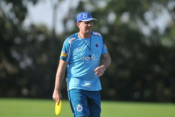 Rogrio Ceni concedeu entrevista coletiva e comandou o primeiro treinamento