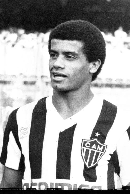 Srgio Arajo - 360 jogos - Foi um atacante de futebol revelado nas categorias de base do Galo. Na equipe profissional, jogou entre os anos 1981 e 1993 em algumas passagens. Em 360 jogos disputados, marcou 58 gols e conquistou 7 ttulos
