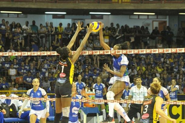 Minas x Praia: veja fotos da primeira partida da final