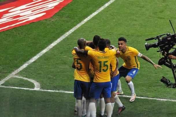 Neymar marca o segundo gol do Brasil, e faz a festa da torcida