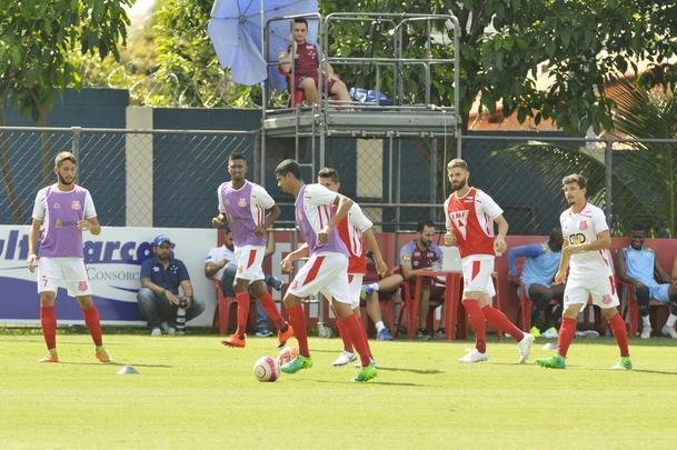 Com gols de Rafinha, David, Renato Kayzer e Murilo, Cruzeiro venceu Democrata-SL por 4 a 1 em jogo-treino nesta tera-feira, na Toca da Raposa 2 (fotos: Juarez Rodrigues/EM D.A Press)
