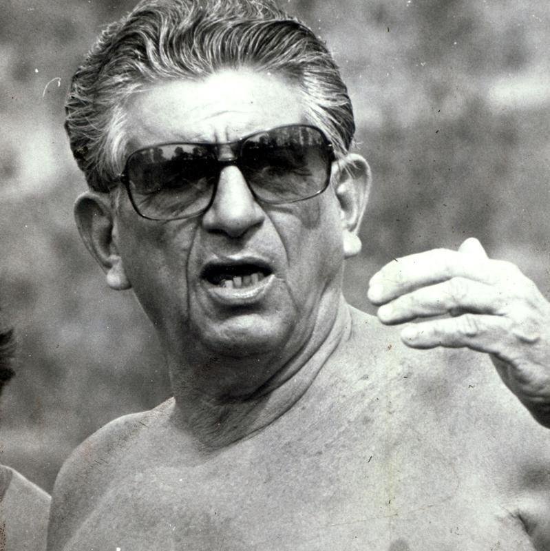 Fotos da carreira do polmico tcnico Yustrich, o Homo